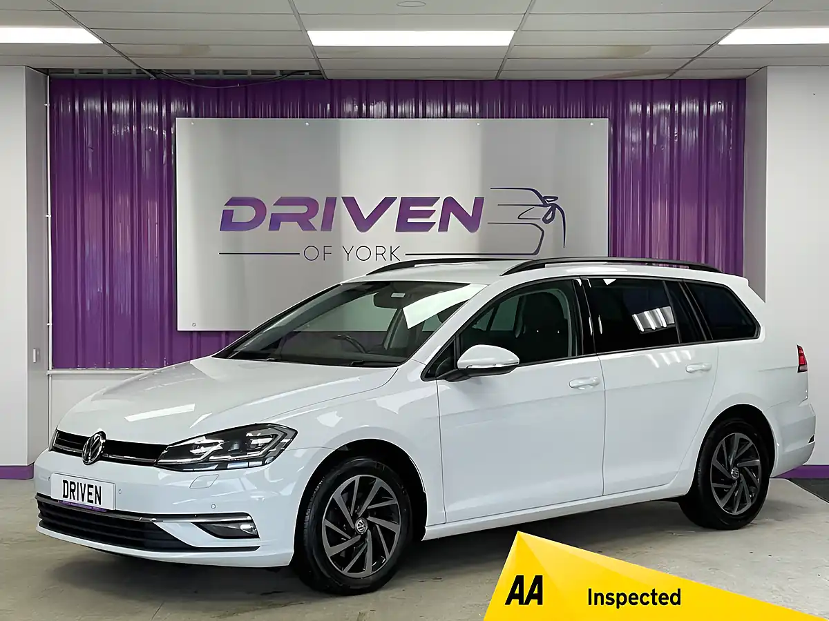 Used 2020 Volkswagen Golf Match Edition White - Front View
