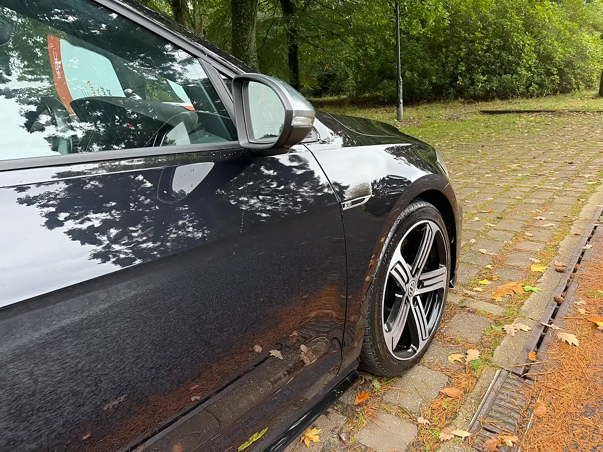 Used 2020 Volkswagen Golf R Black - Interior and Exterior details 17