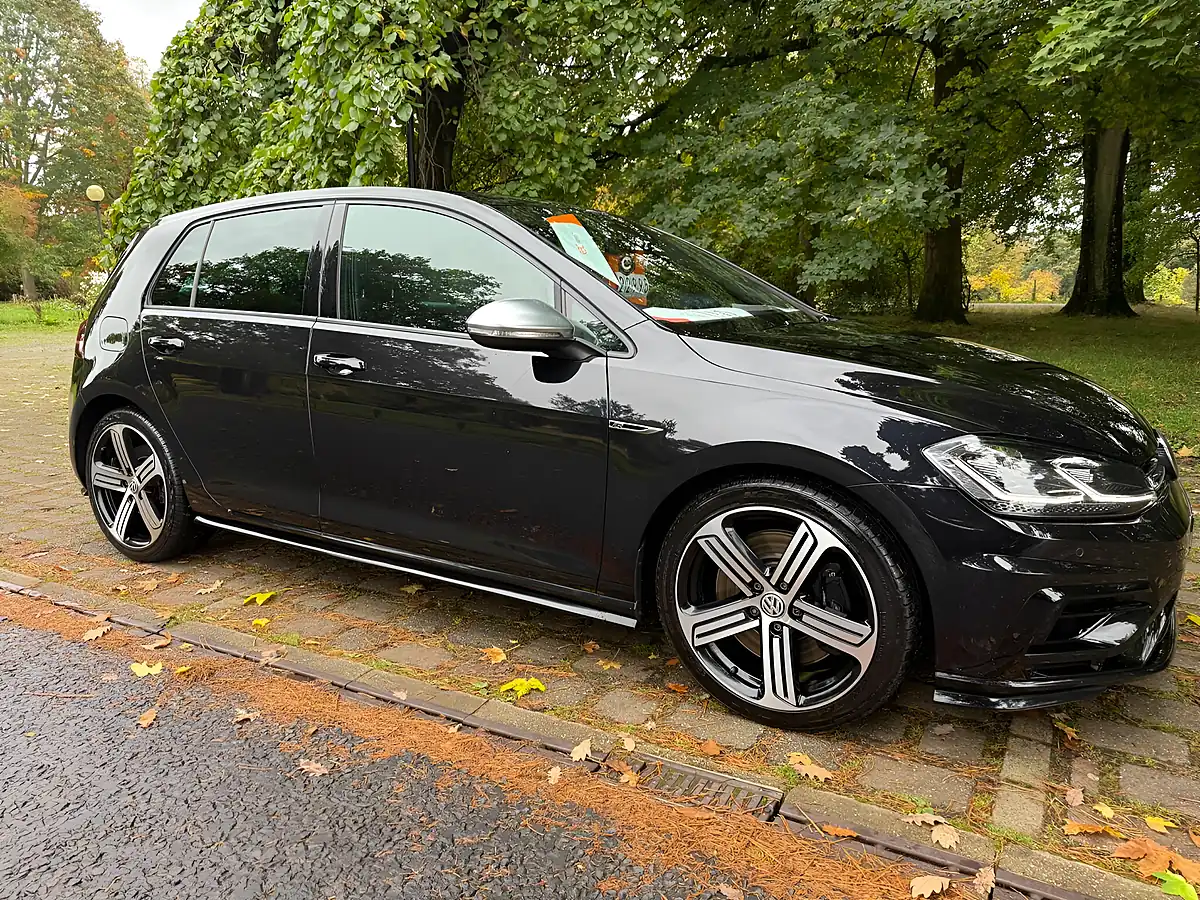Used 2020 Volkswagen Golf R Black - Interior and Exterior details 9