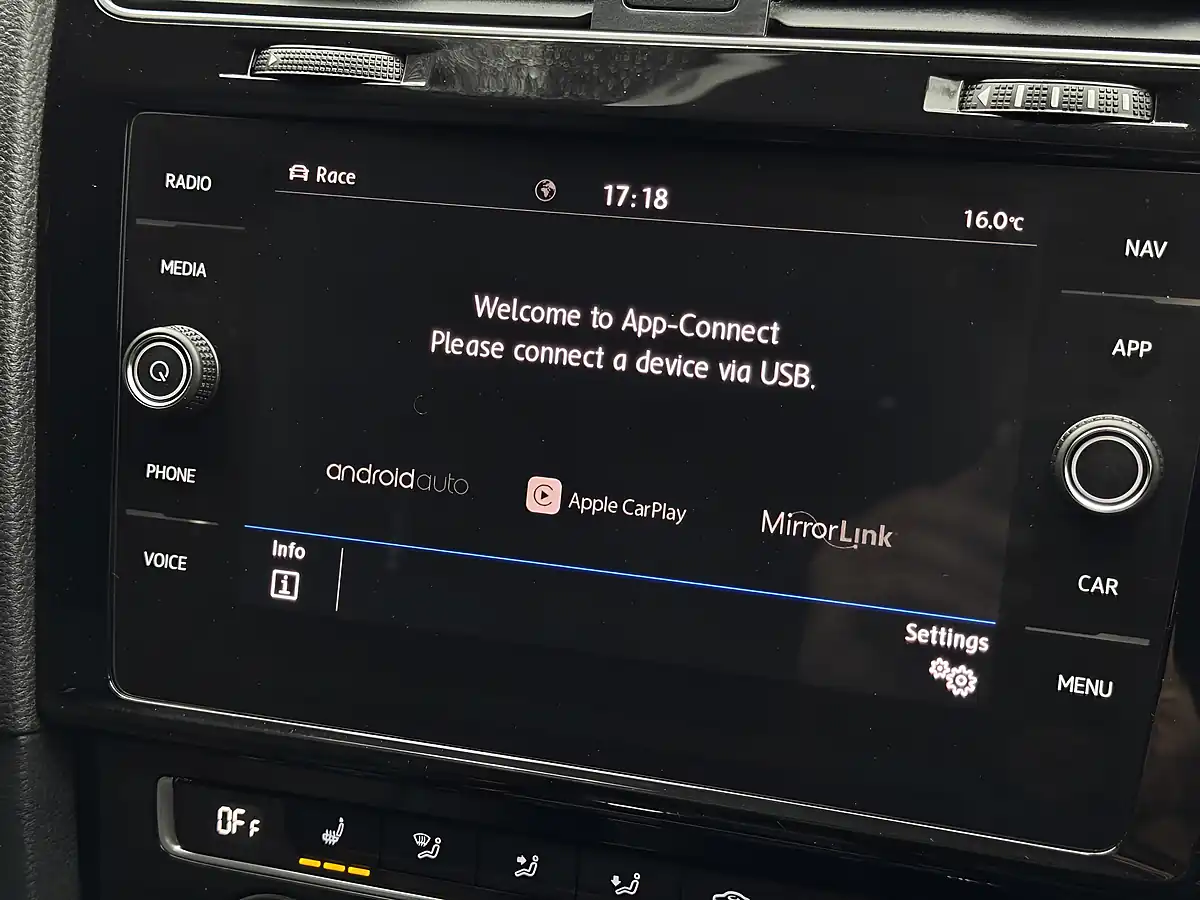 Used 2020 Volkswagen Golf R Blue - Interior and Exterior details 13