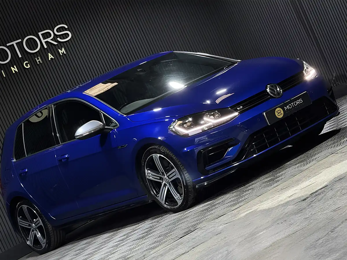 Used 2020 Volkswagen Golf R Blue - Interior and Exterior details 14