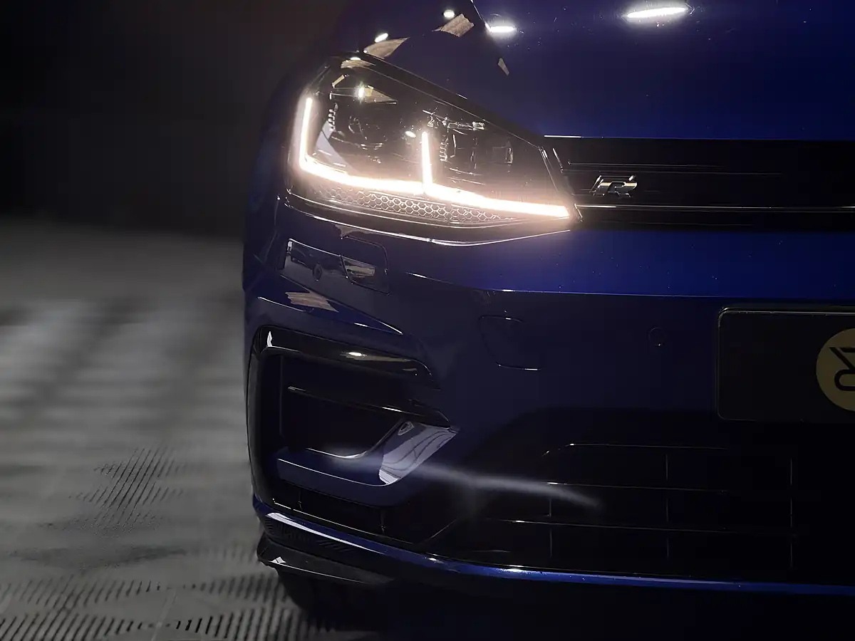 Used 2020 Volkswagen Golf R Blue - Interior and Exterior details 15