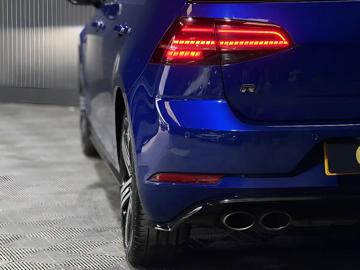 Used 2020 Volkswagen Golf R Blue - Interior and Exterior details 17