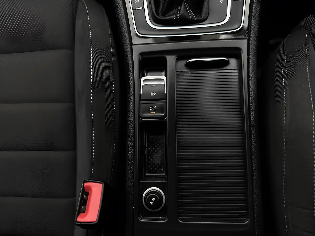 Used 2020 Volkswagen Golf R Blue - Interior and Exterior details 19