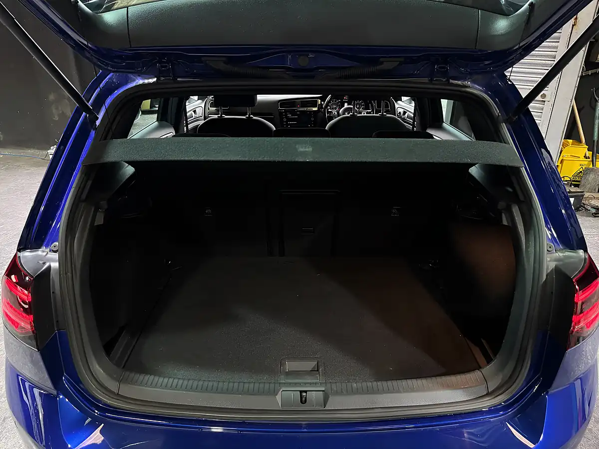 Used 2020 Volkswagen Golf R Blue - Interior and Exterior details 20