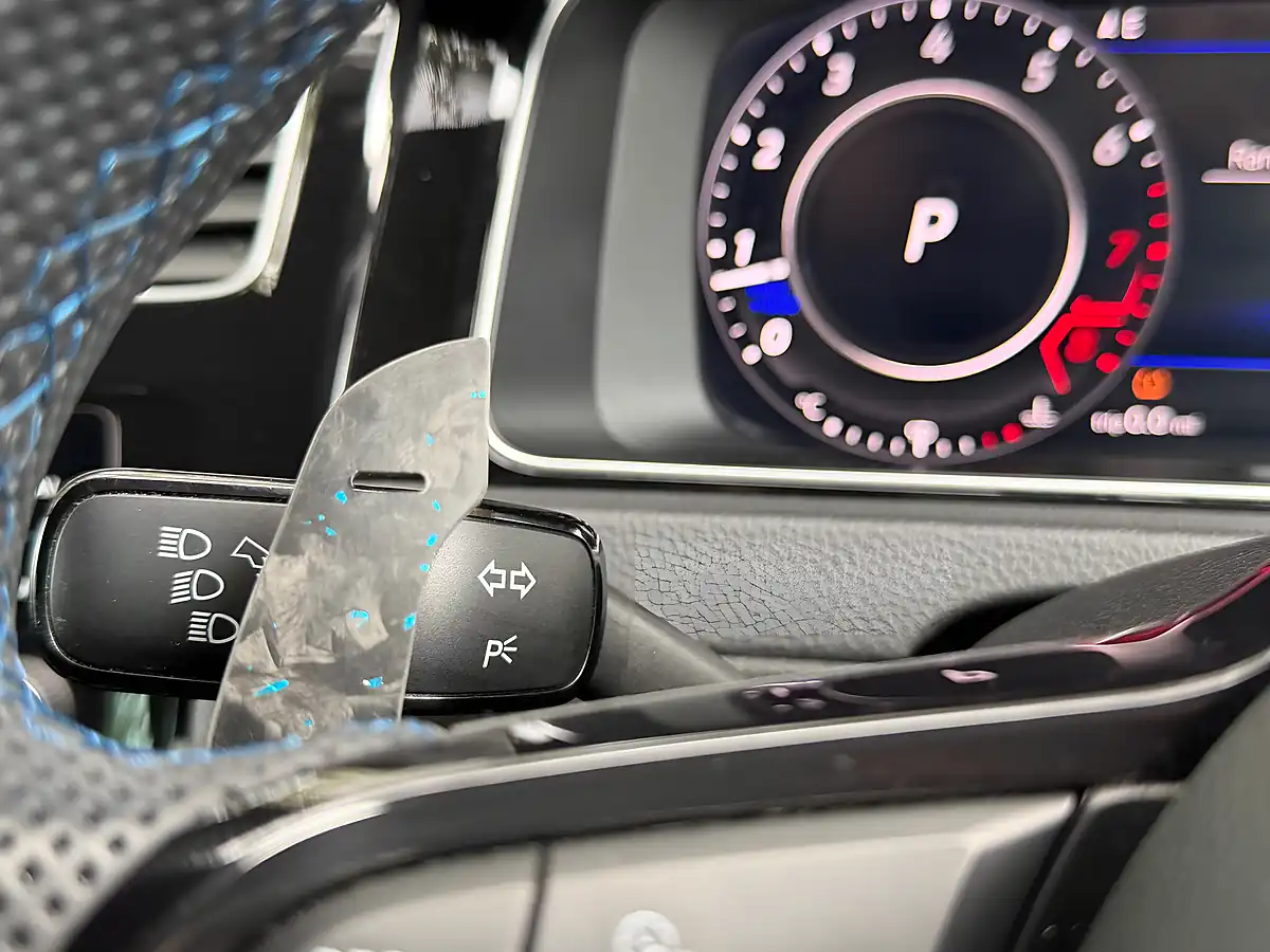 Used 2020 Volkswagen Golf R Lapiz Blue - Interior and Exterior details 14