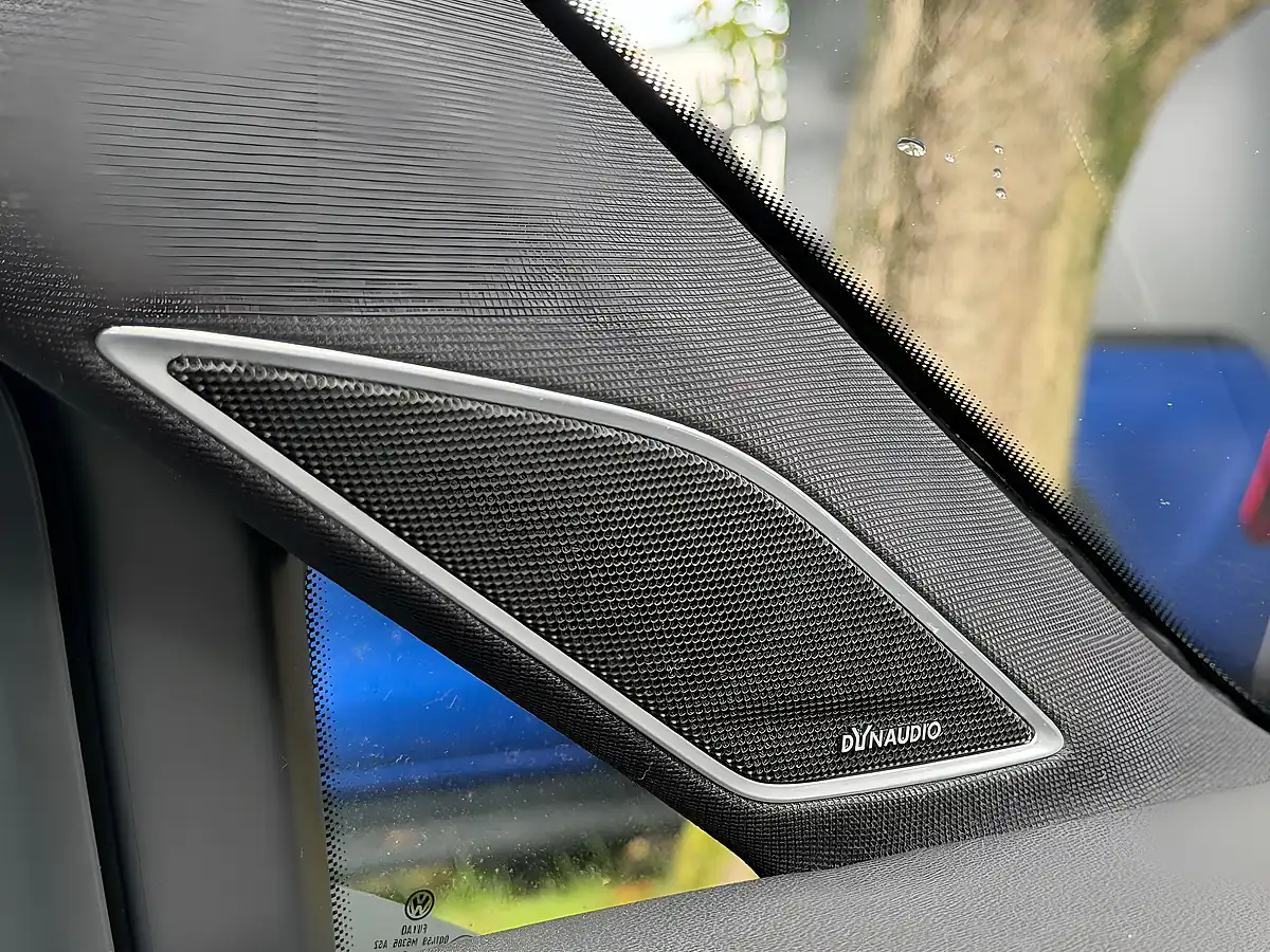 Used 2020 Volkswagen Golf R Lapiz Blue - Interior and Exterior details 18