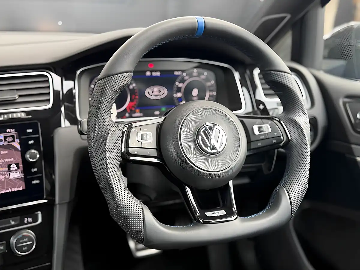 Used 2020 Volkswagen Golf R Lapiz Blue - Interior and Exterior details 20