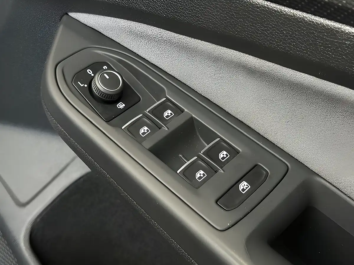 Used 2020 Volkswagen Golf R-Line Black - Interior and Exterior details 20