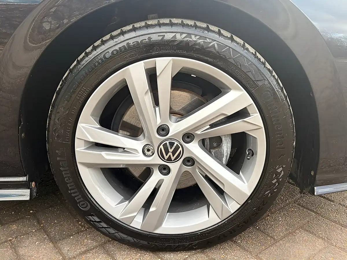 Used 2020 Volkswagen Golf R-Line Black - Interior and Exterior details 12