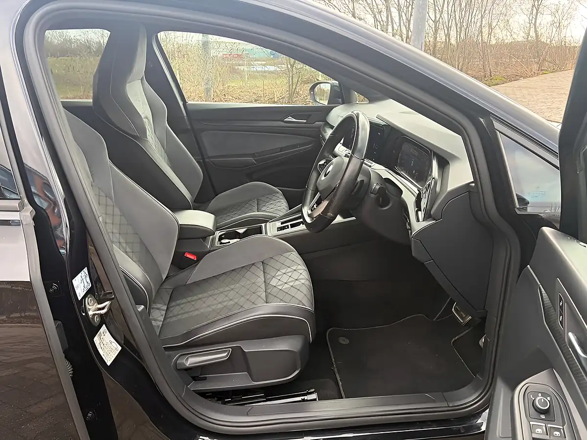 Used 2020 Volkswagen Golf R-Line Black - Interior and Exterior details 14