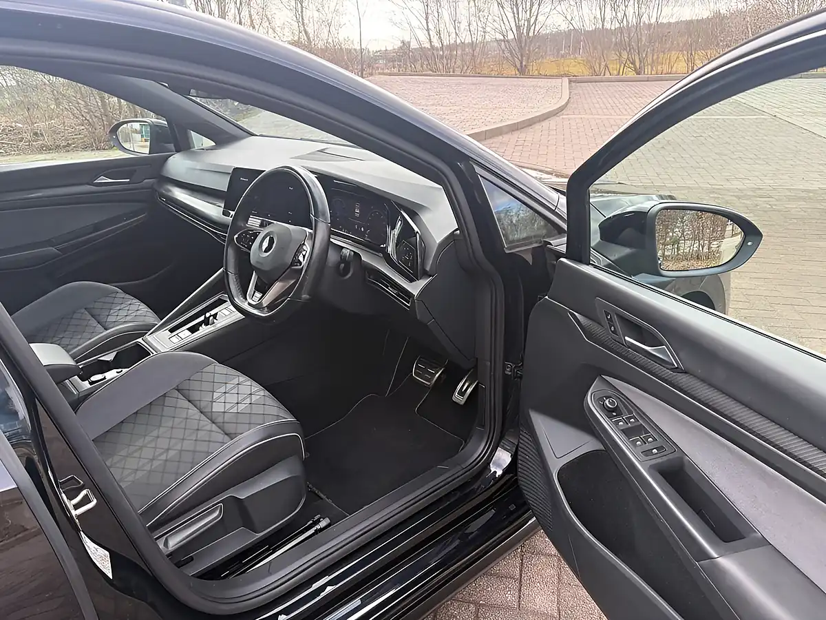 Used 2020 Volkswagen Golf R-Line Black - Interior and Exterior details 15