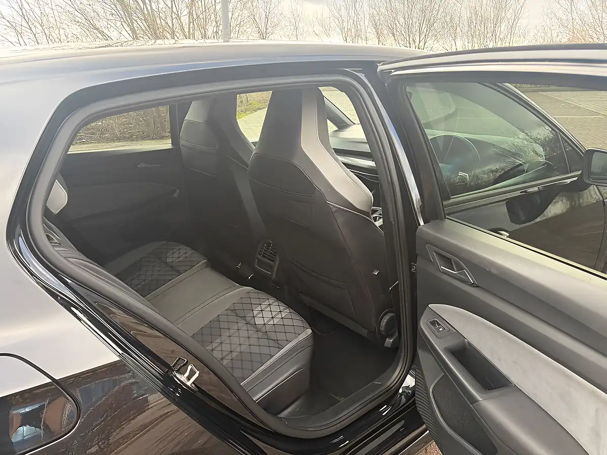 Used 2020 Volkswagen Golf R-Line Black - Interior and Exterior details 19