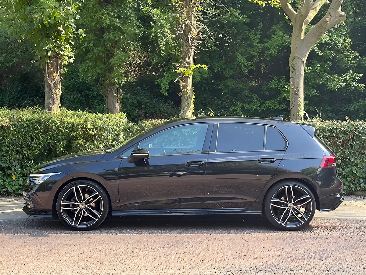 Used 2020 Volkswagen Golf R-Line Black - Interior and Exterior details 12