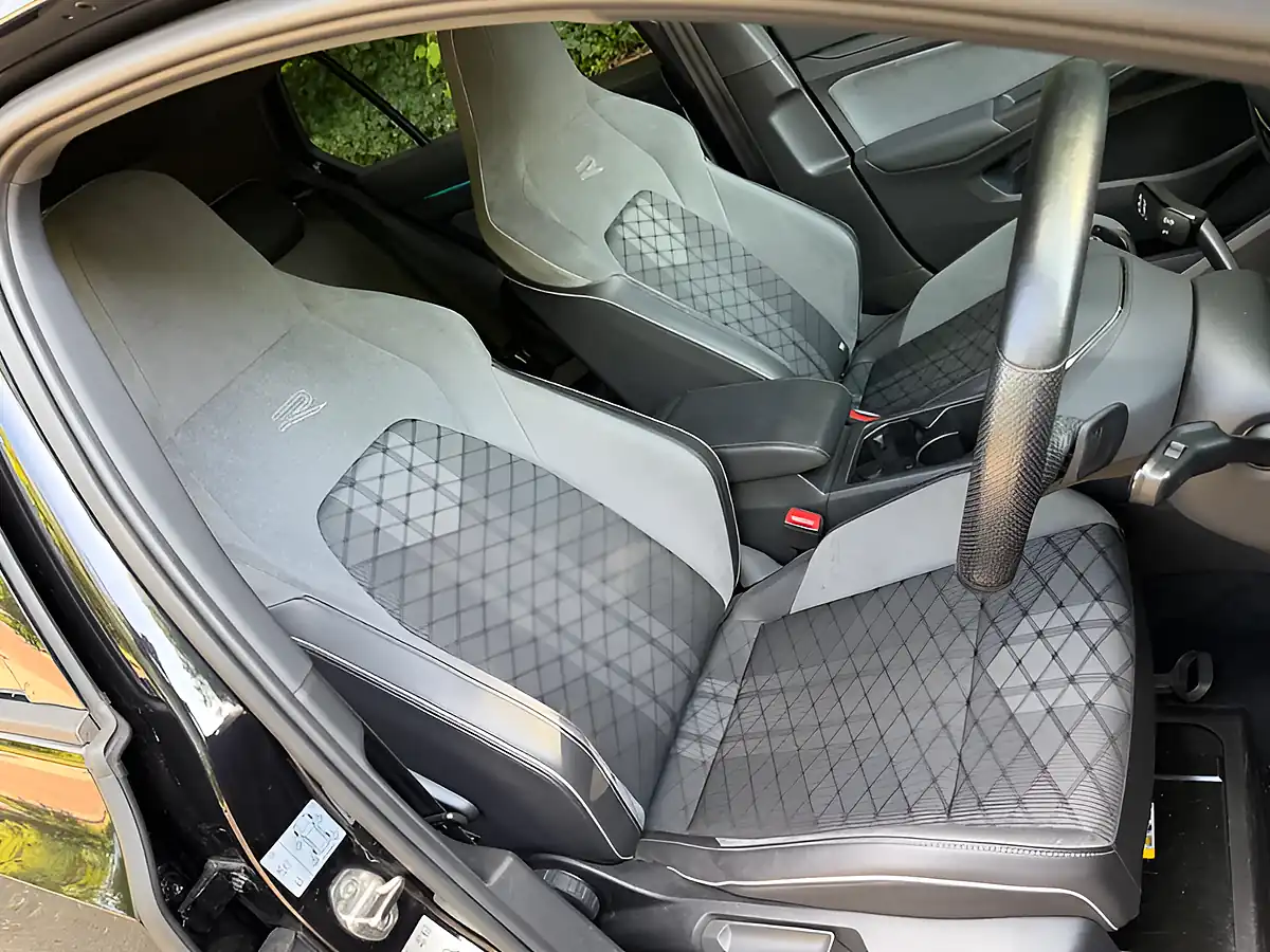 Used 2020 Volkswagen Golf R-Line Black - Interior and Exterior details 14