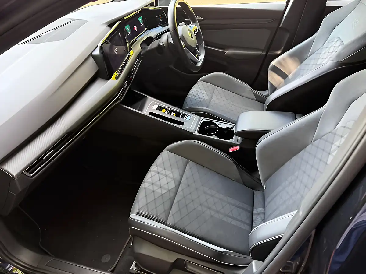 Used 2020 Volkswagen Golf R-Line Black - Interior and Exterior details 15