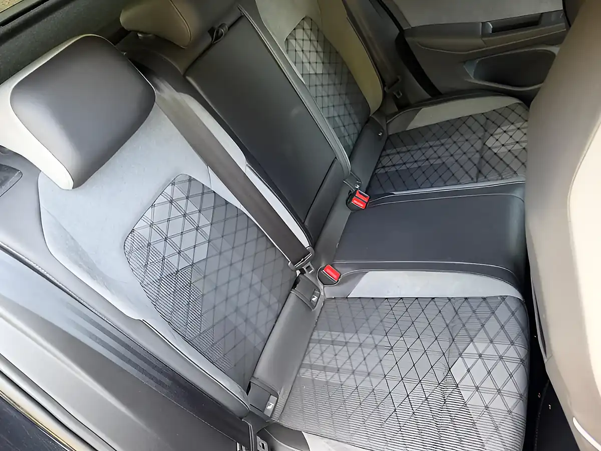 Used 2020 Volkswagen Golf R-Line Black - Interior and Exterior details 16