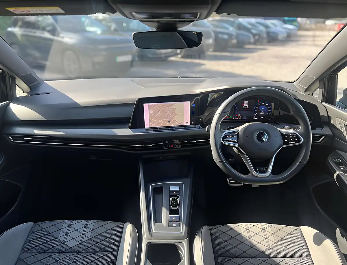 Used 2020 Volkswagen Golf R-Line Deep Black - Interior and Exterior details 11