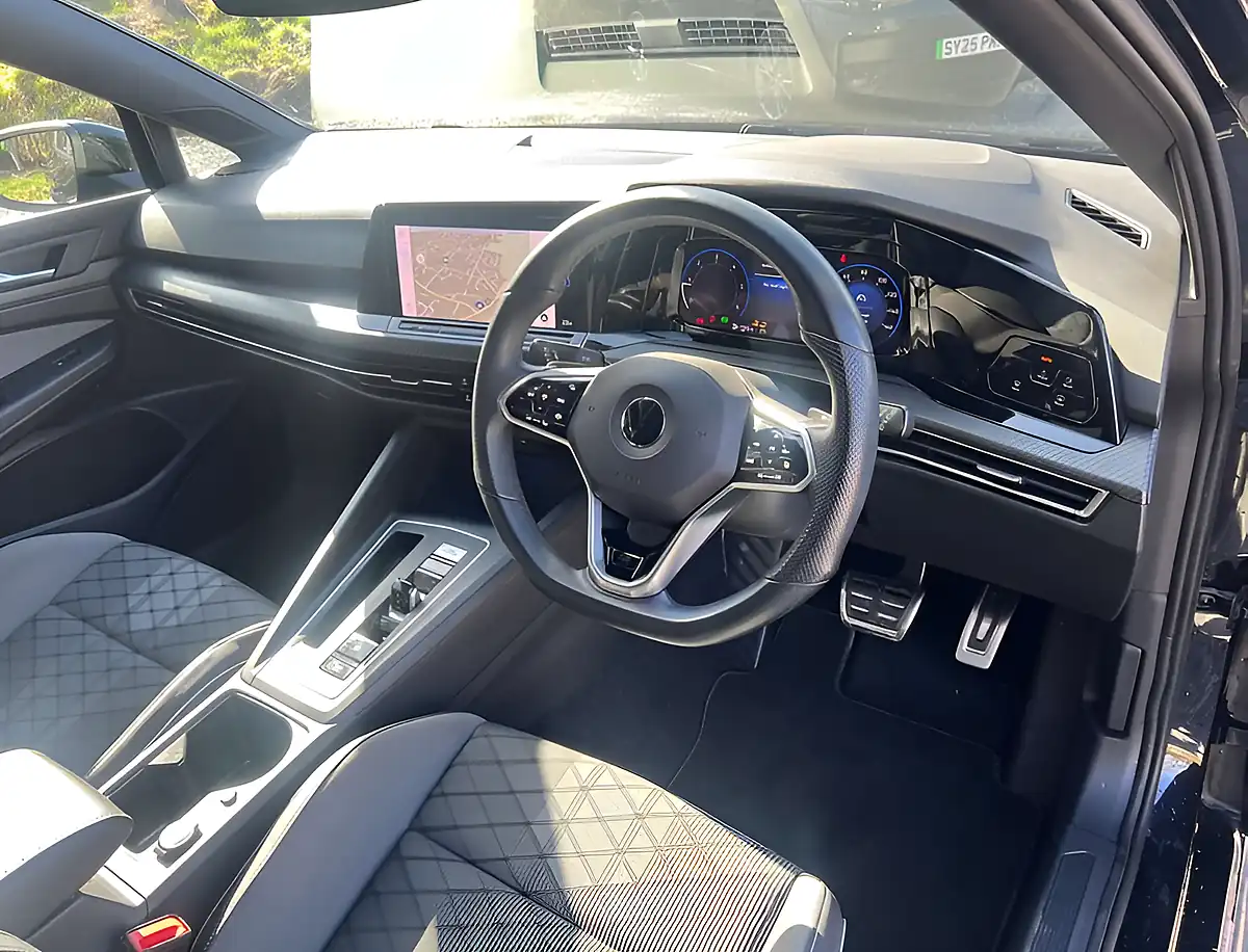 Used 2020 Volkswagen Golf R-Line Deep Black - Interior and Exterior details 12