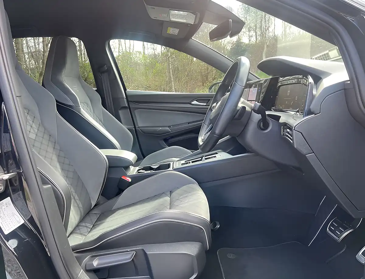 Used 2020 Volkswagen Golf R-Line Deep Black - Interior and Exterior details 13