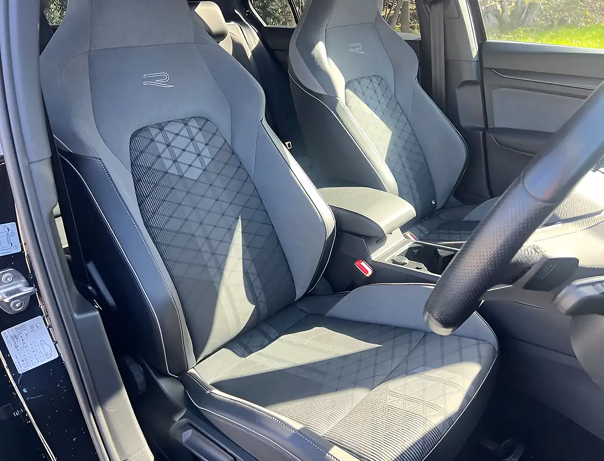 Used 2020 Volkswagen Golf R-Line Deep Black - Interior and Exterior details 14