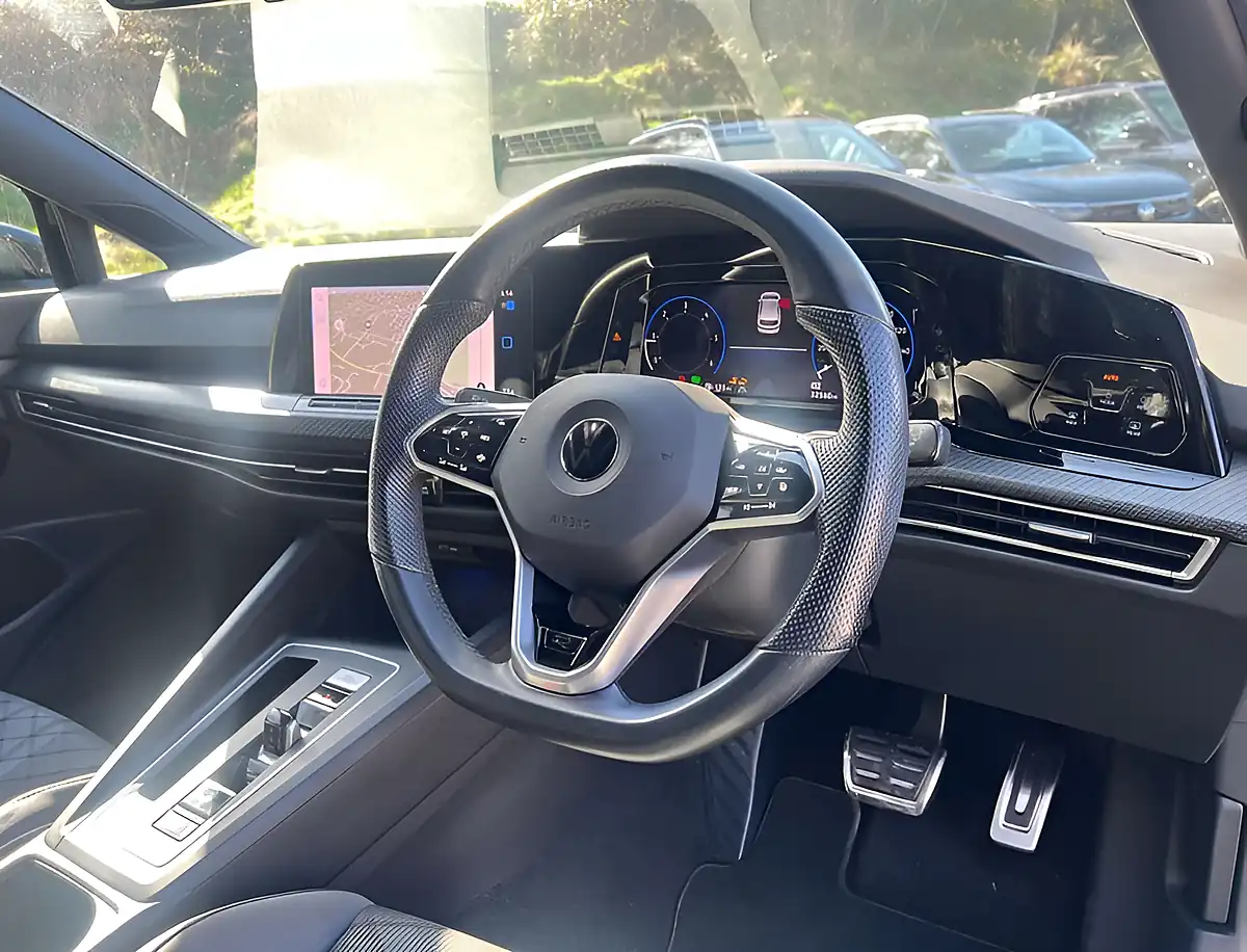 Used 2020 Volkswagen Golf R-Line Deep Black - Interior and Exterior details 15