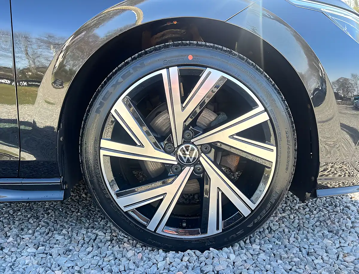 Used 2020 Volkswagen Golf R-Line Deep Black - Interior and Exterior details 9