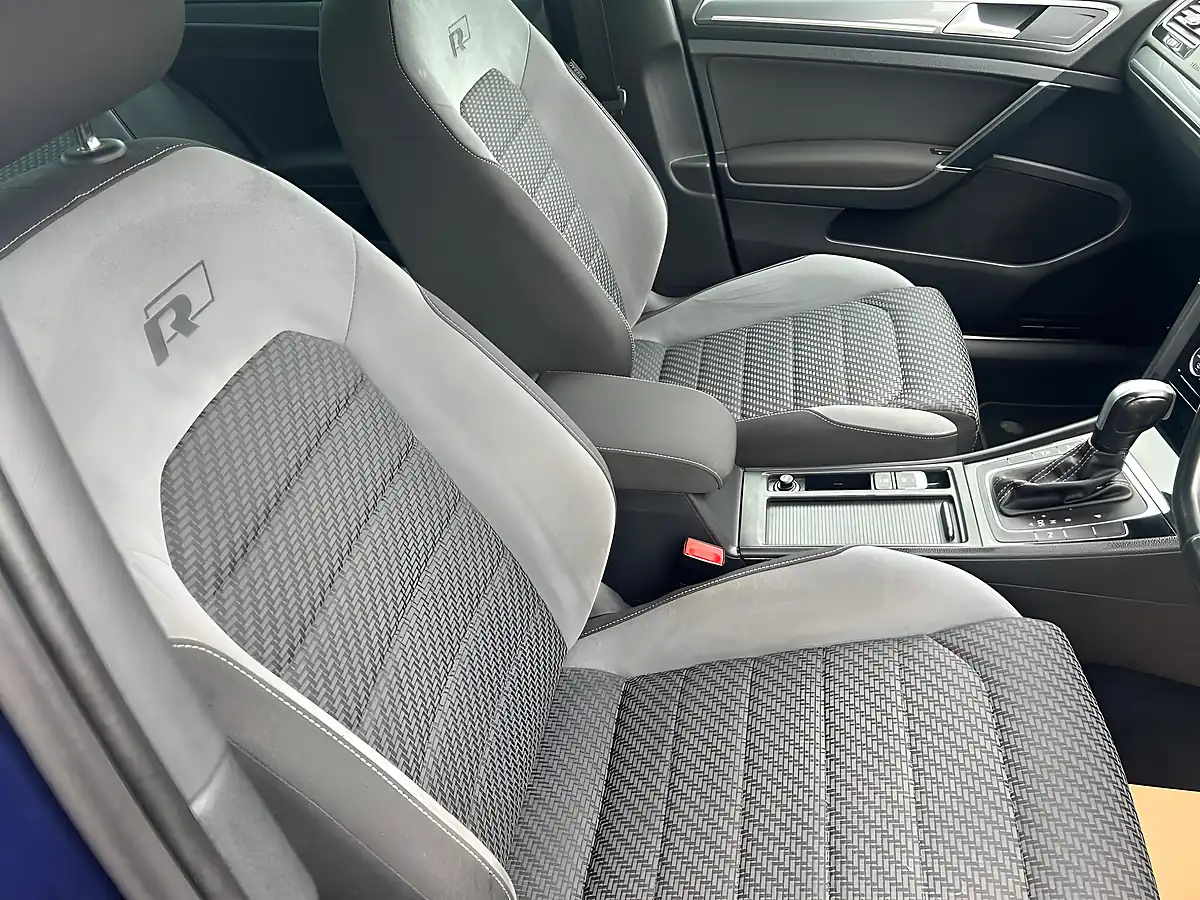 Used 2020 Volkswagen Golf R-Line Edition Blue - Interior and Exterior details 14