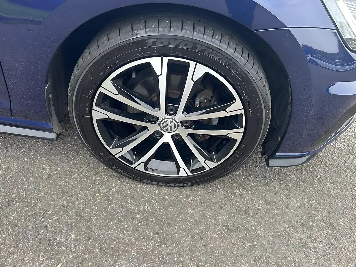 Used 2020 Volkswagen Golf R-Line Edition Blue - Interior and Exterior details 4