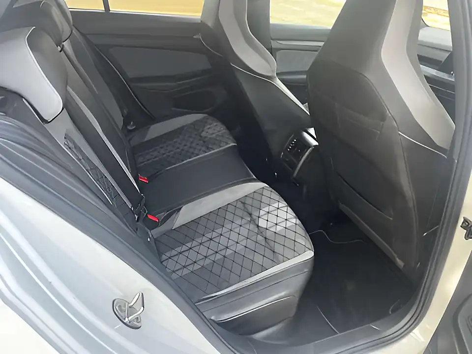 Used 2020 Volkswagen Golf R-Line White - Interior and Exterior details 17