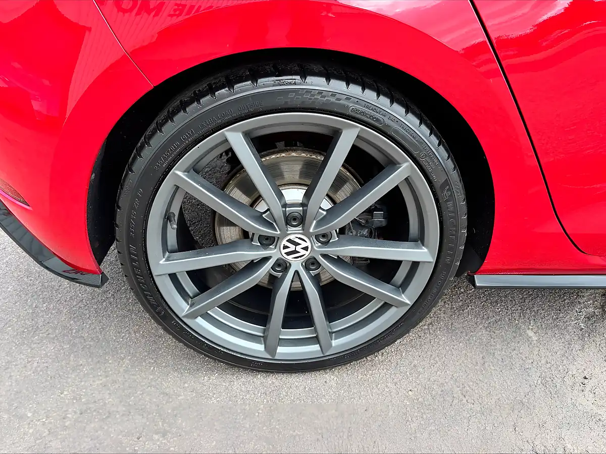 Used 2020 Volkswagen Golf R Red - Interior and Exterior details 15