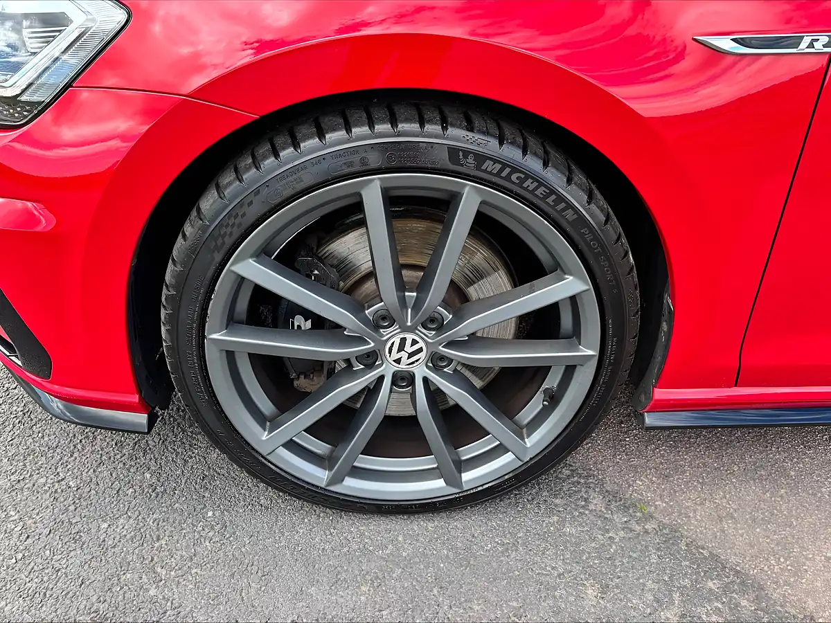 Used 2020 Volkswagen Golf R Red - Interior and Exterior details 16