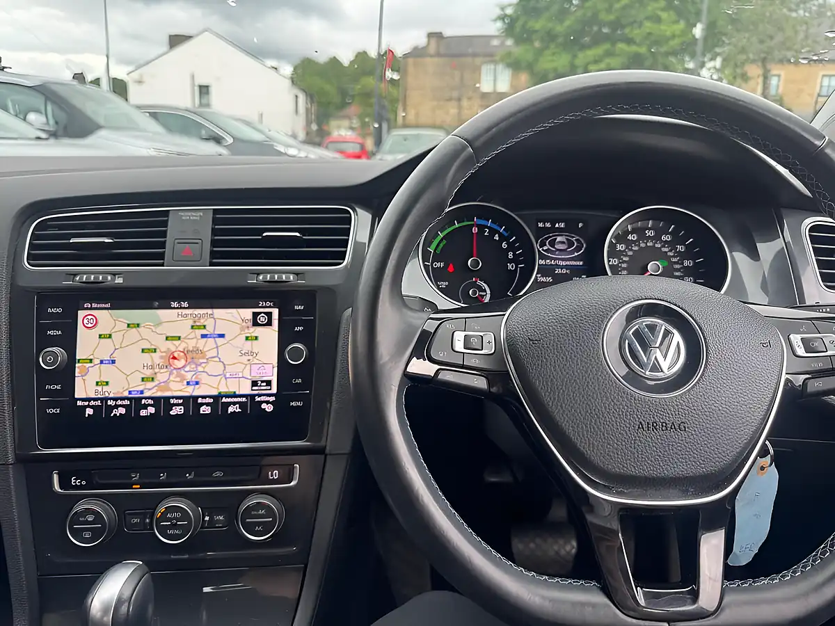Used 2020 Volkswagen Golf White - Interior and Exterior details 10