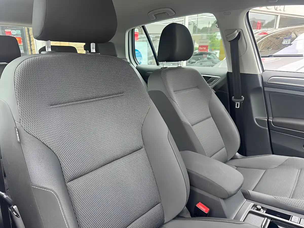 Used 2020 Volkswagen Golf White - Interior and Exterior details 7