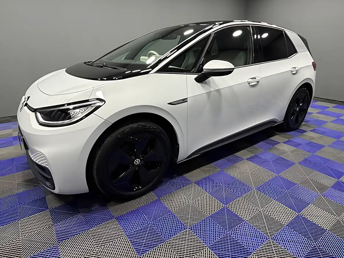 Used 2020 Volkswagen ID.3 Pro Performance 1ST Edition Glacier White - Interior and Exterior details 6