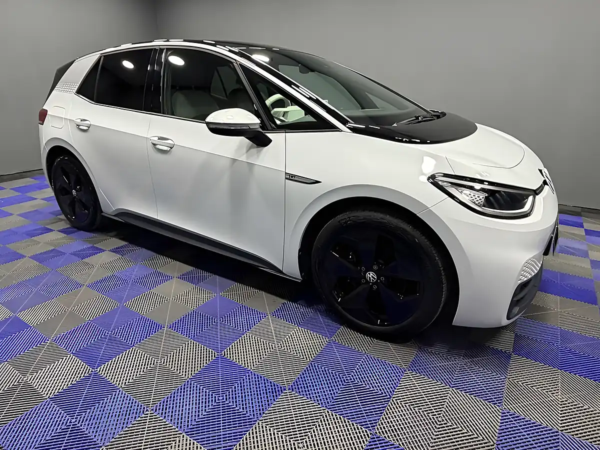 Used 2020 Volkswagen ID.3 Pro Performance 1ST Edition Glacier White - Interior and Exterior details 7