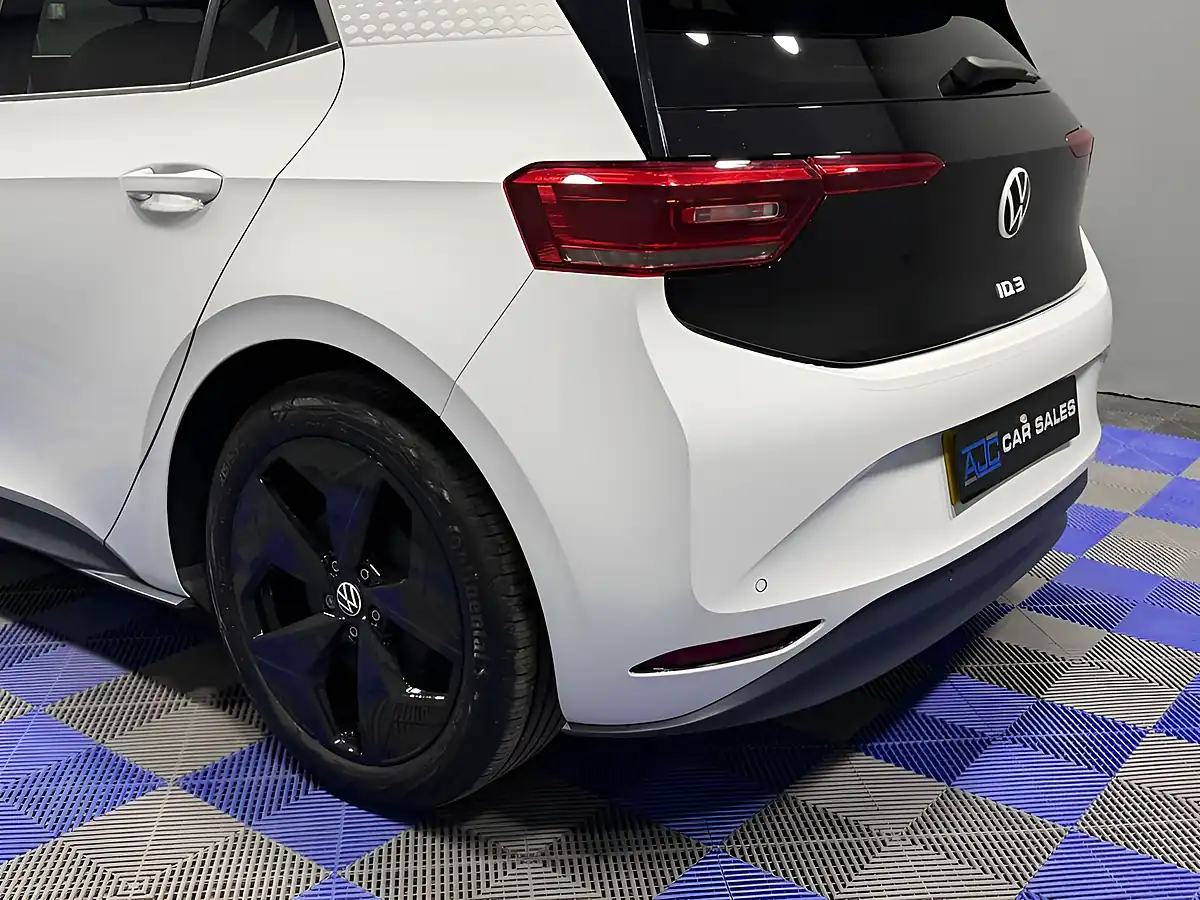 Used 2020 Volkswagen ID.3 Pro Performance 1ST Edition Glacier White - Interior and Exterior details 9