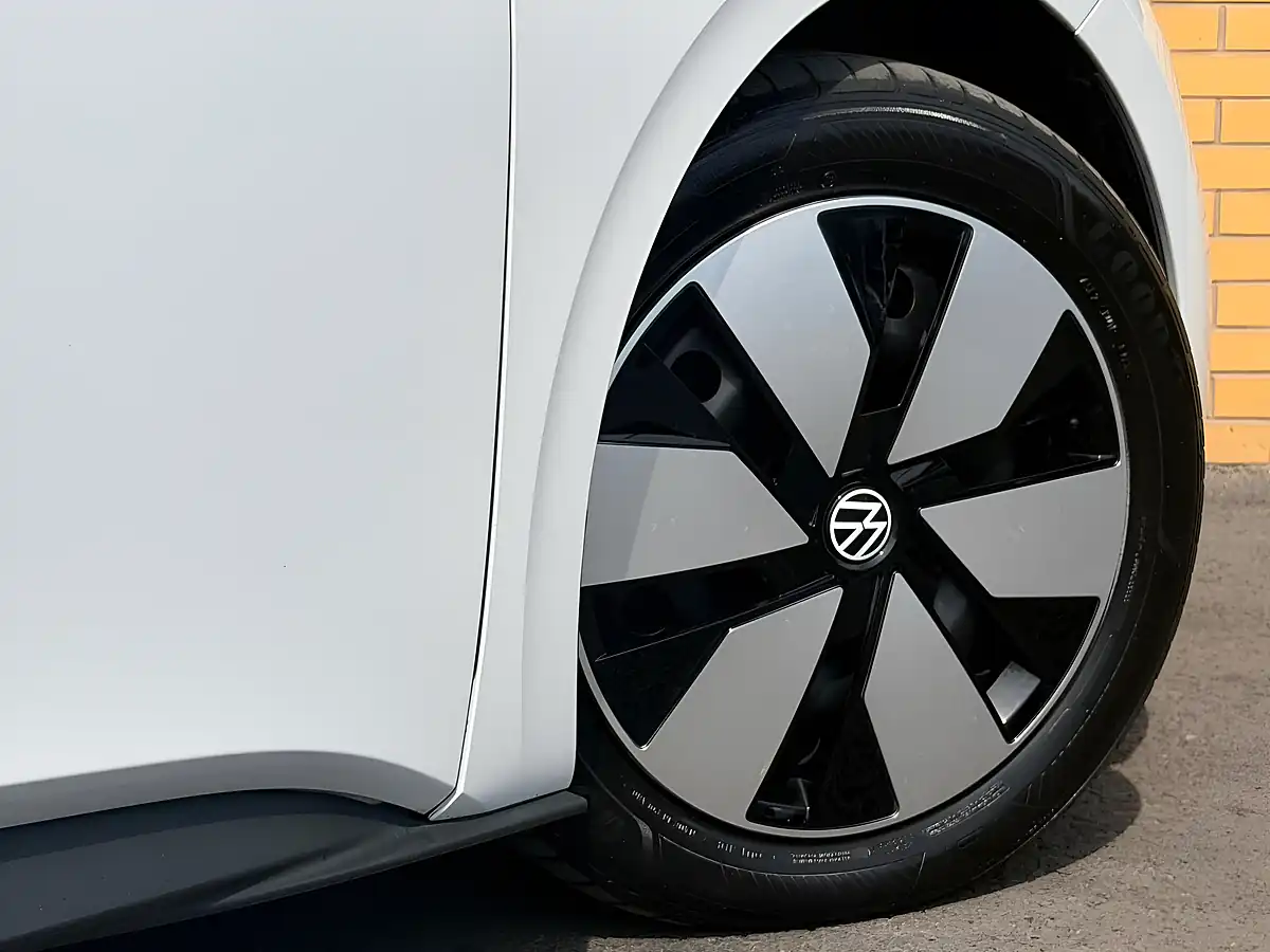 Used 2020 Volkswagen ID.3 Pro Performance Family White - Interior and Exterior details 10