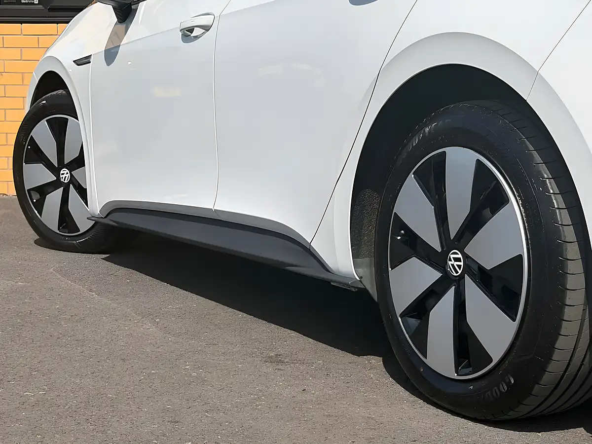 Used 2020 Volkswagen ID.3 Pro Performance Family White - Interior and Exterior details 11
