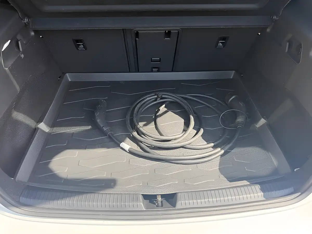 Used 2020 Volkswagen ID.3 Pro Performance Family White - Interior and Exterior details 15