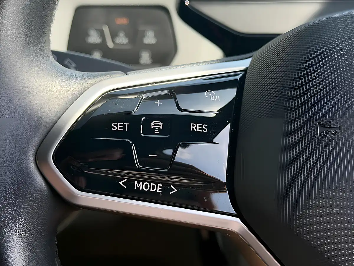 Used 2020 Volkswagen ID.3 Pro Performance Family White - Interior and Exterior details 16