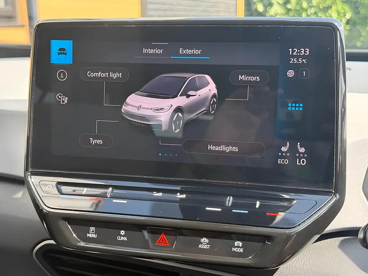 Used 2020 Volkswagen ID.3 Pro Performance Family White - Interior and Exterior details 19