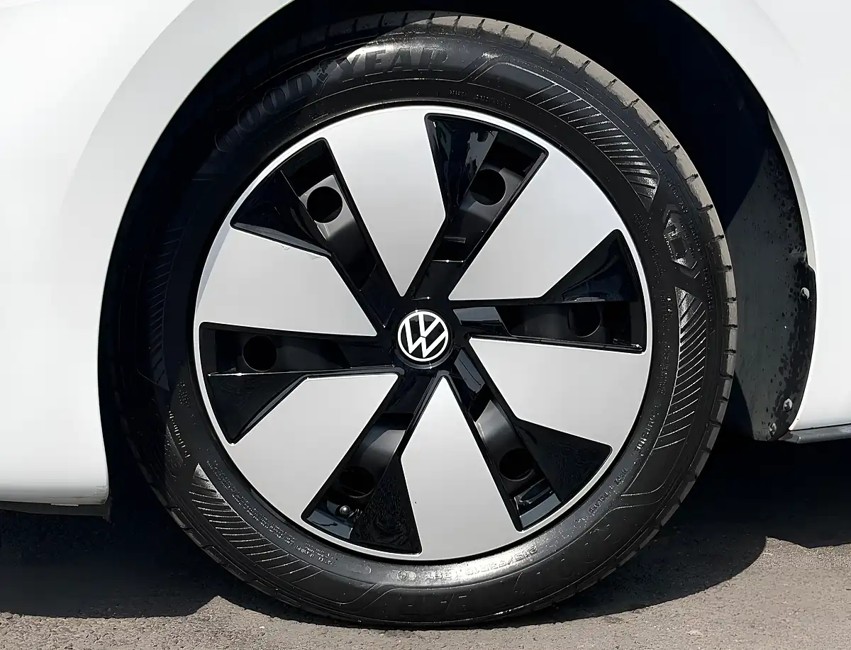 Used 2020 Volkswagen ID.3 Pro Performance Family White - Interior and Exterior details 5