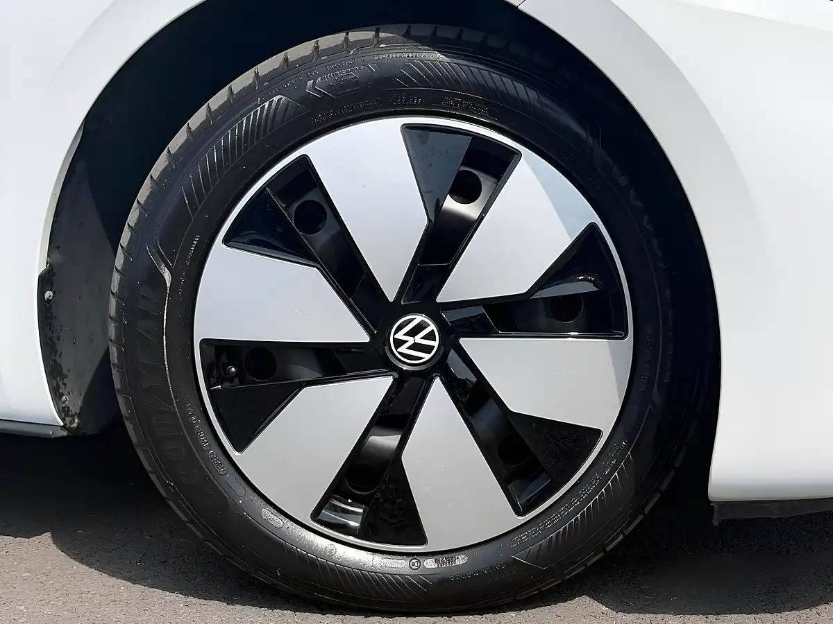 Used 2020 Volkswagen ID.3 Pro Performance Family White - Interior and Exterior details 9