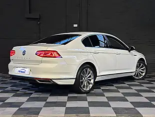 Used 2020 Volkswagen Passat Advance Pure White - Interior and Exterior details 11