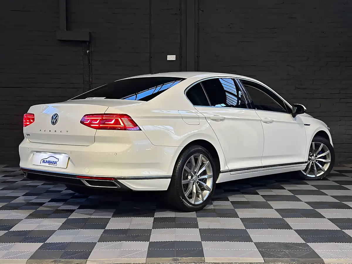 Used 2020 Volkswagen Passat Advance Pure White - Interior and Exterior details 11