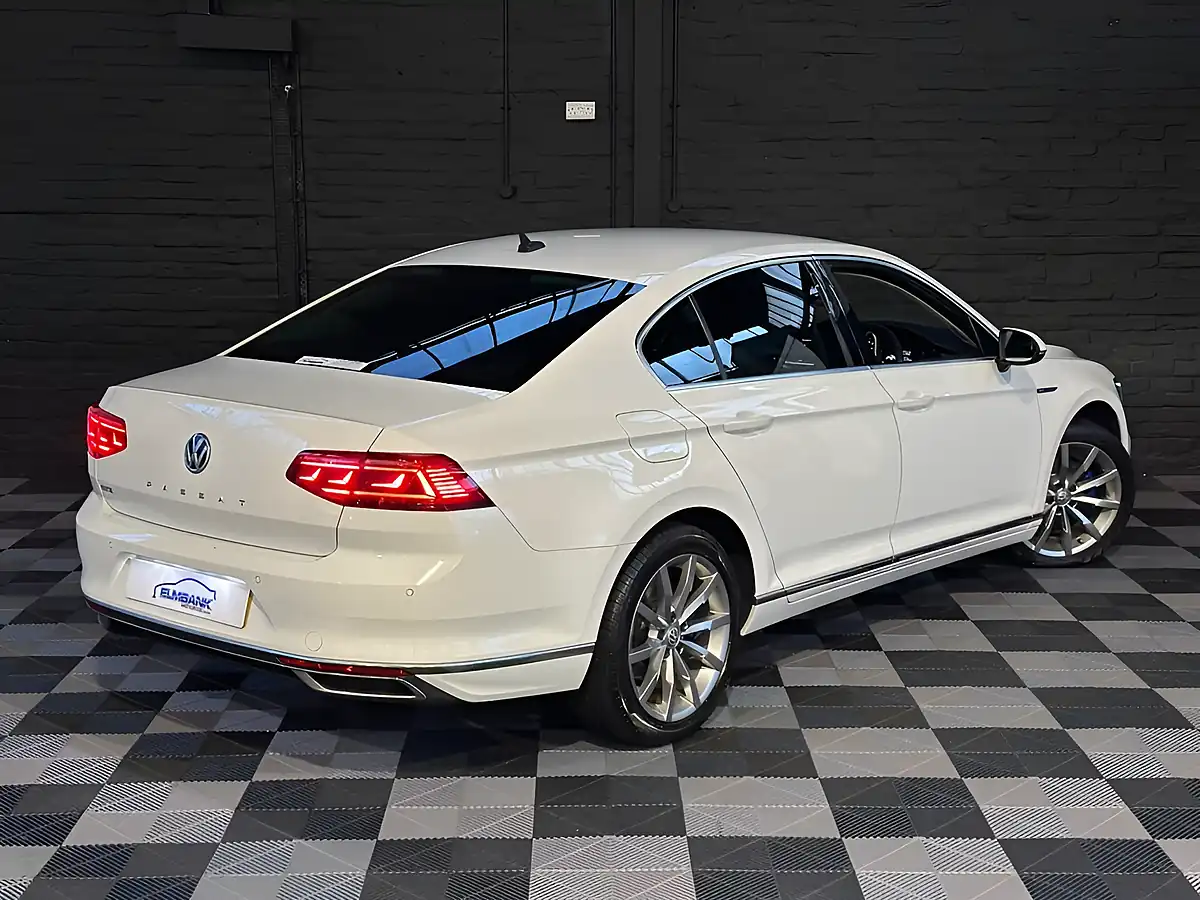 Used 2020 Volkswagen Passat Advance Pure White - Interior and Exterior details 13