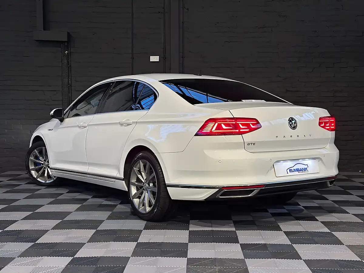 Used 2020 Volkswagen Passat Advance Pure White - Interior and Exterior details 17