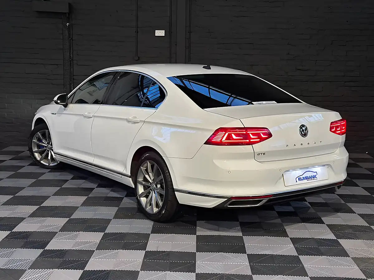 Used 2020 Volkswagen Passat Advance Pure White - Interior and Exterior details 18