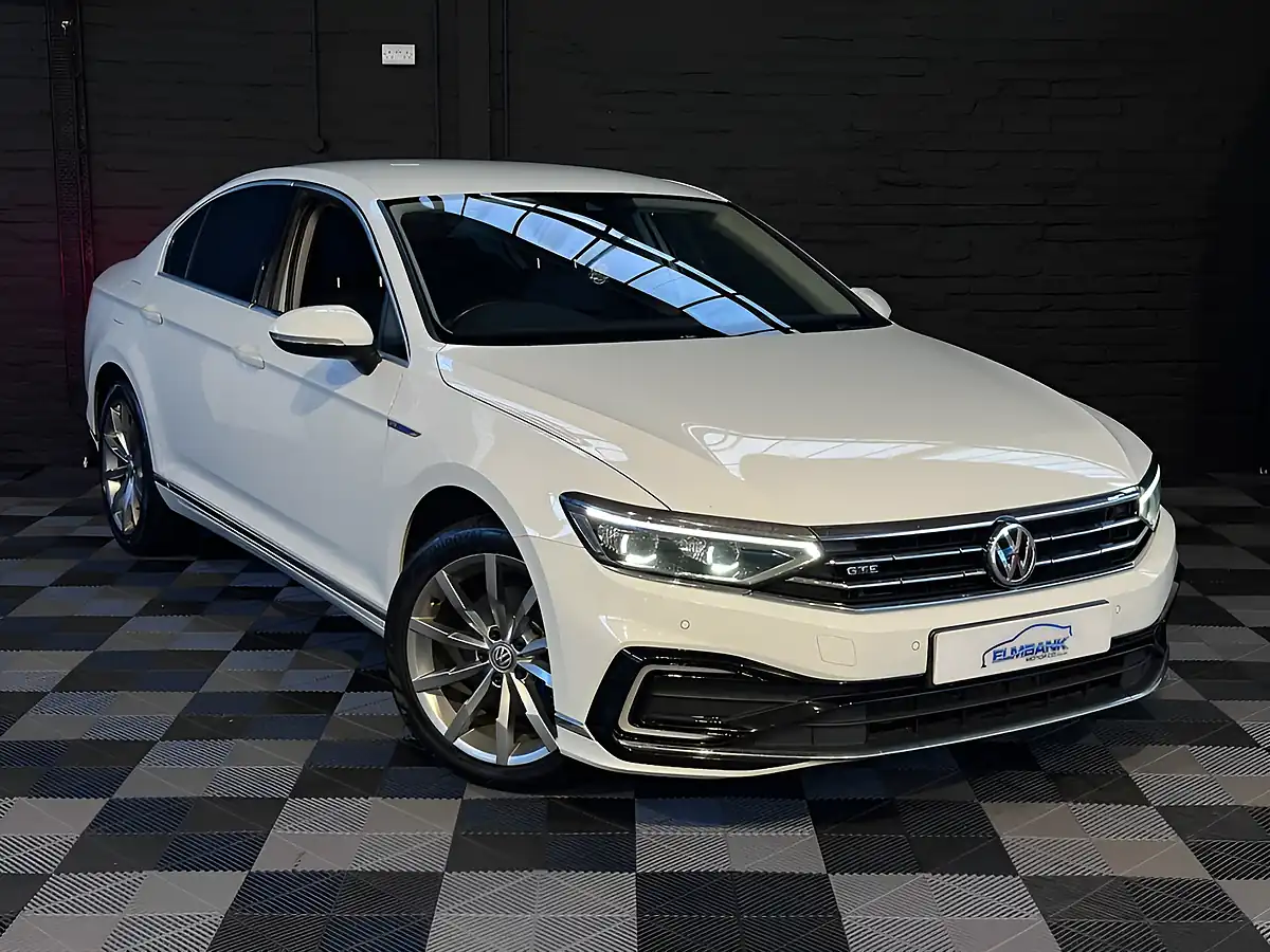 Used 2020 Volkswagen Passat Advance Pure White - Interior and Exterior details 9